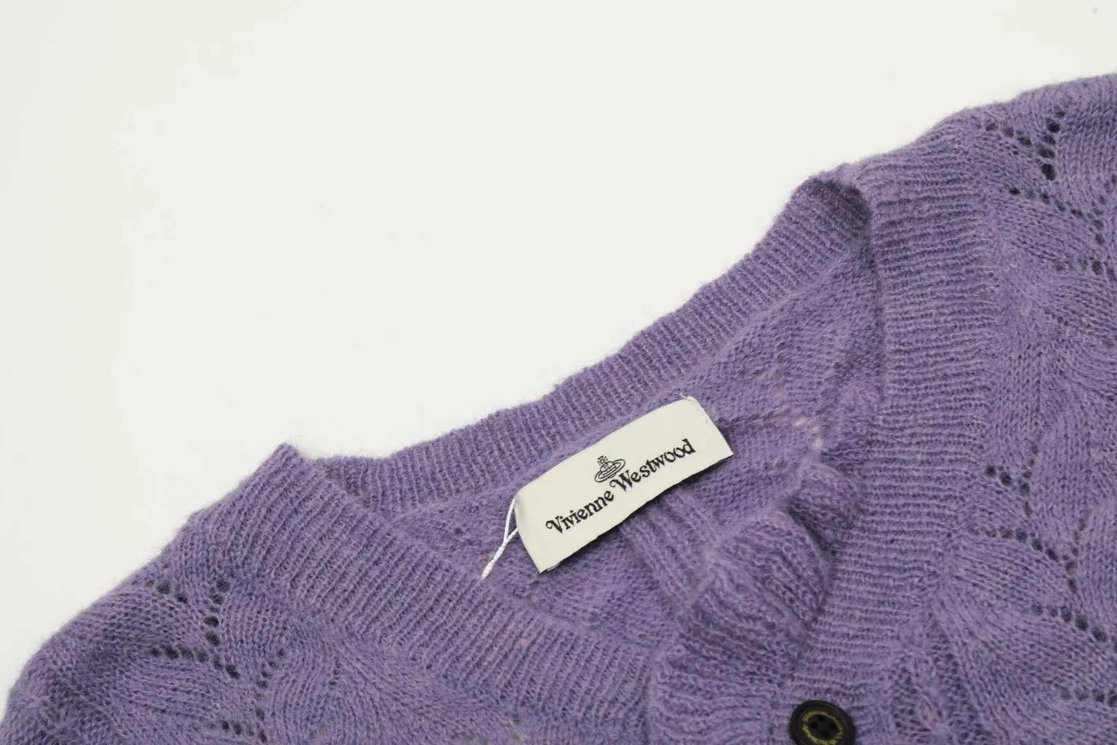 vivienne west wood Vivienne heavy lace classic cardigan knitted sweater wool 2024 autumn latest style 🧩 15% merino cotton wool 85% wool blend 🧩Correct Italian 🇮🇹100% wool washed wheat logo Size: S -M- L Color: black purple gray